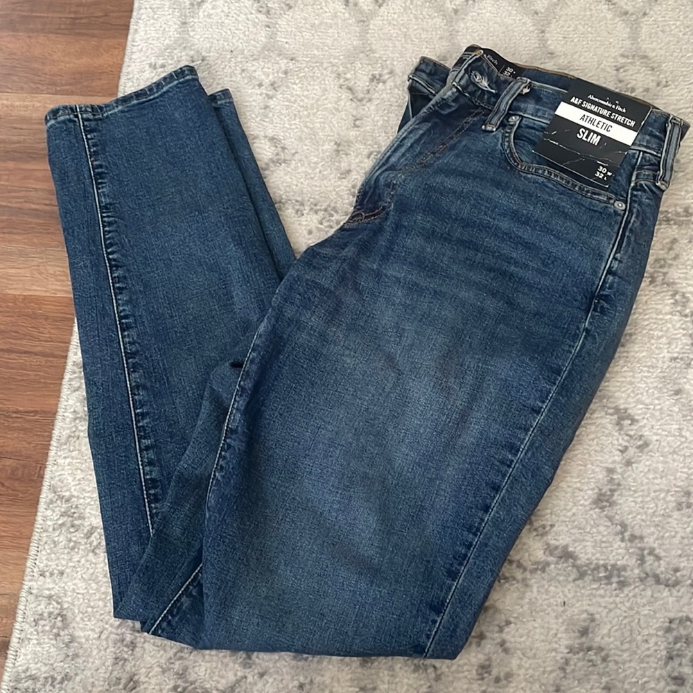 NWT Abercrombie Mens Jeans. A&F Signature Stretch Athletic Slim 30W 32L